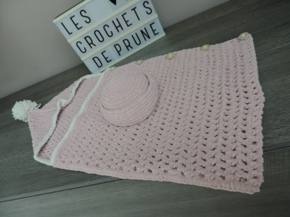 Cocon de naissance au crochet et son bonnet