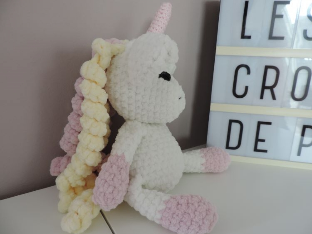 Doudou licorne au crochet