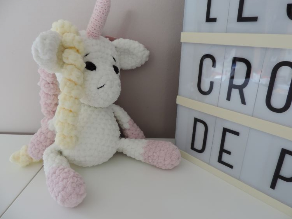 Doudou licorne au crochet