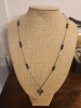 collier en acier inoxydable avec des perles lapis lazuli et charm arbre de vie