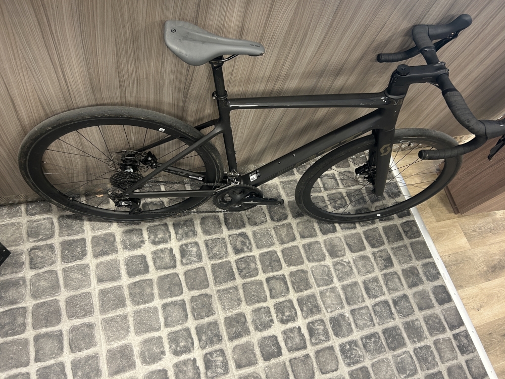 SCOTT ADDICT 10 Disc Taille M vélo course route carbone confort
