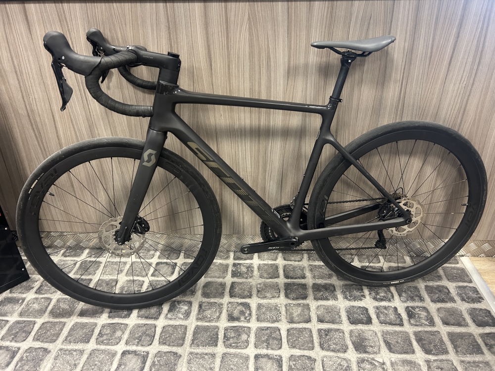 SCOTT ADDICT 10 Disc Taille M vélo course route carbone confort