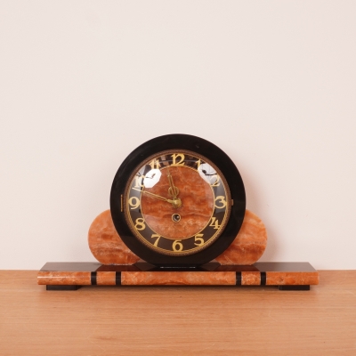 Horloge de cheminée Art déco en marbreVendu comme objet de déco, non vérifiéL: 40,5cmP: 7,5cmH: 23cm