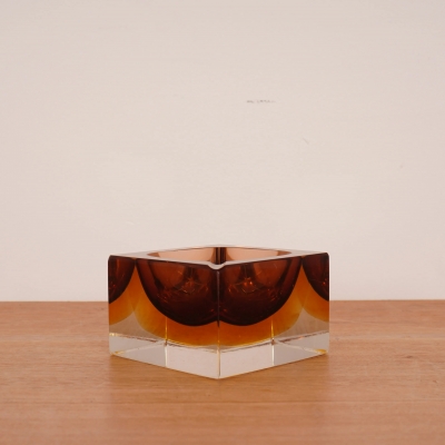 Cendrier en verre de Murano Flavio Poli. n verre de Murano, attribué au designer italien Flavio Poli.