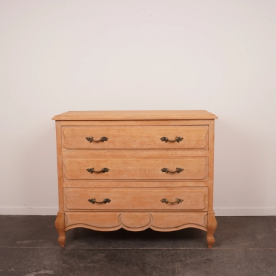 Commode en bois aérogommé