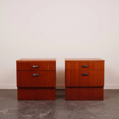 Paire de tables de nuit vintages