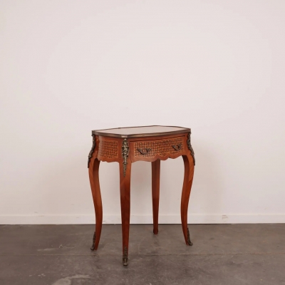 Table d'appoint style Louis XV
