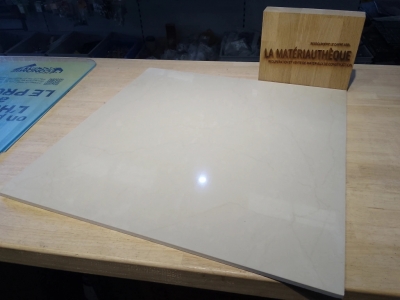 Carreaux beige lisse