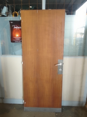 Porte brune