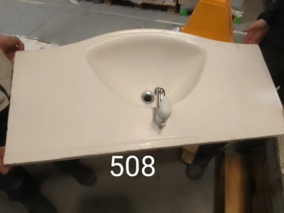 Évier blanc + robinet