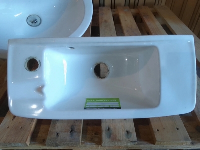 Petit évier blanc