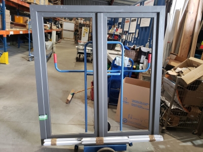 Châssis en PVC double ouvrant (sans vitres)