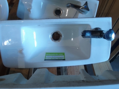Petit évier blanc + robinet