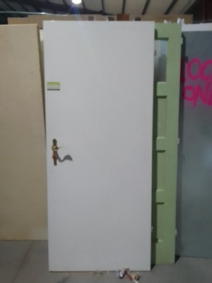 Porte en bois blanc