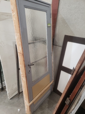 Porte en bois vitrée grise (avec chambranle)