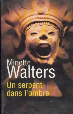 Un serpent dans l'ombre