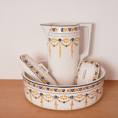 Set de toilette en faïence de NIMY comprenant: