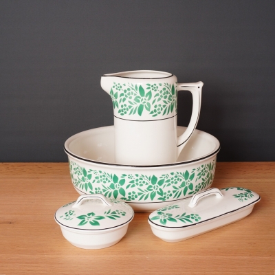 Set de toilette en faïence de NIMY comprenant: