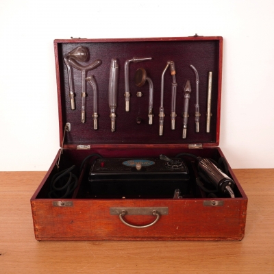 Mallette médicale électrothérapie MEDICUS ancienne