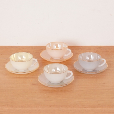 Set 4 tasses/sous tasses Arcopal Arlequin années 1960