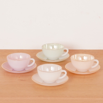 Set 4 tasses/sous tasses Arcopal Arlequin années 1960