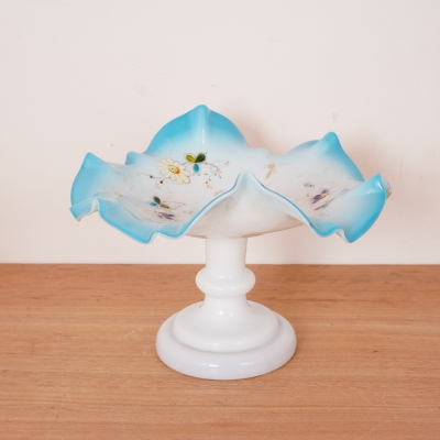 Coupe sur pied en opaline vintage