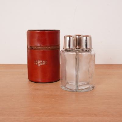 Etui de voyage en cuir ancien