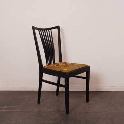 Chaise à barreaux en bois et tissu vintage