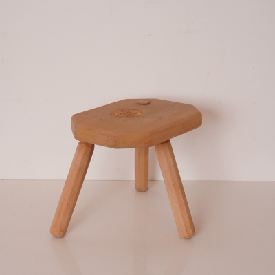 Tabouret tripode bois aérogommé