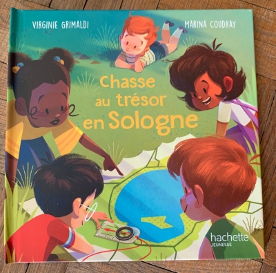 Chasse au trésor en Sologne de Virginie Grimaldi et Marina Coudray. Hachette Jeunesse 2023