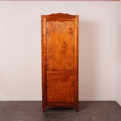 Meuble colonne/penderie en bois (très léger) vintage