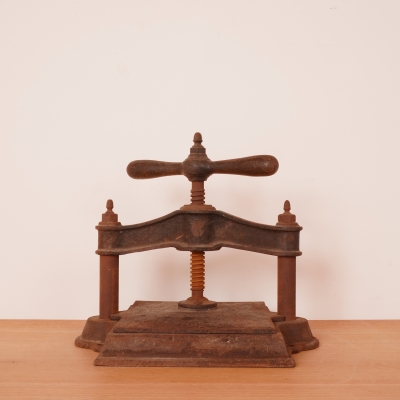 Presse à reliures en fonte ancienne