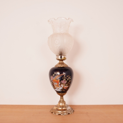 Lampe vintage en laiton et céramique bleu cobalt avec un abat-jour en verre dépoli