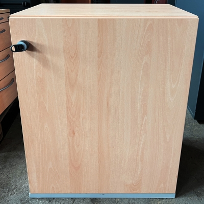 Armoire basse en bois