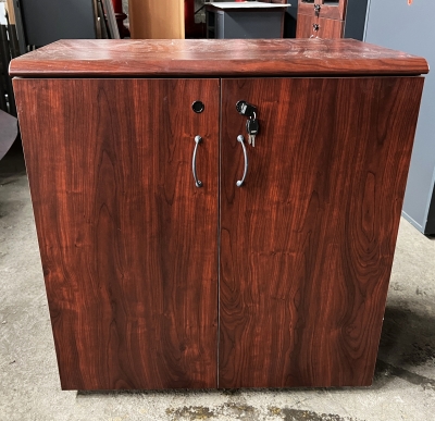 Armoire basse en bois