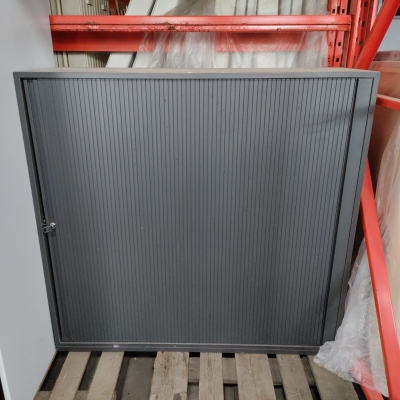 Armoire métallique à volet