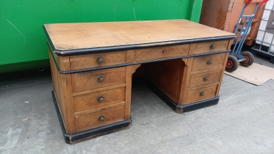 Bureau en bois ancien