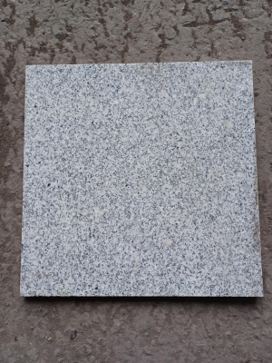 Carrelage gris moucheté