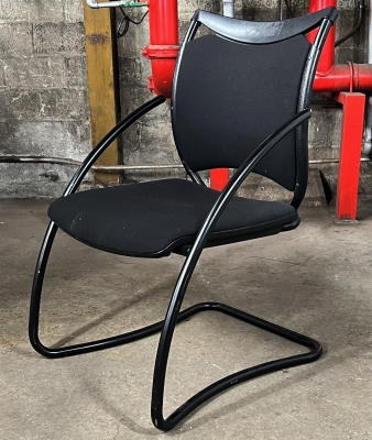 Chaise en tissu noir