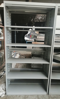 Etagère métallique