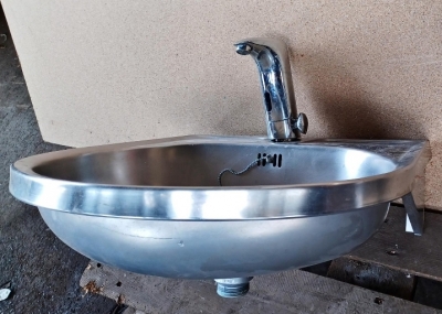 Évier ovale en inox