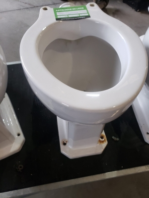 WC incomplet sortie verticale