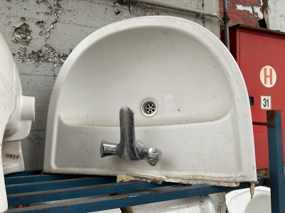 Lavabo en porcelaine
