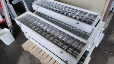 Plafonnier LED à lamelles