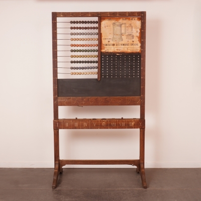 Tableau double face vintage avec un boulier pour enfant et 3 compartiments de rangement