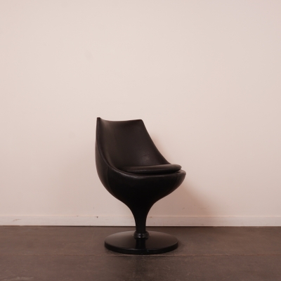 Chaise Polaris conçue par Pierre Guariche pour Meurop années 1960.