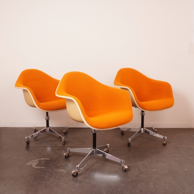 Série de 3 fauteuils à roulettes PACC Plastique Arm Chair Castors' édition Herman Miller 70'
