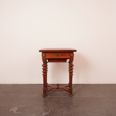 Table de couture ancienne en bois tourné