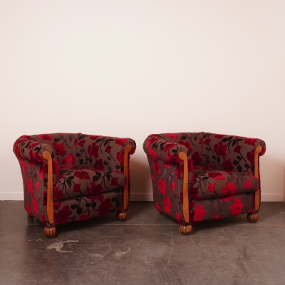 Paire de fauteuils club en velours fleuri style Art Déco