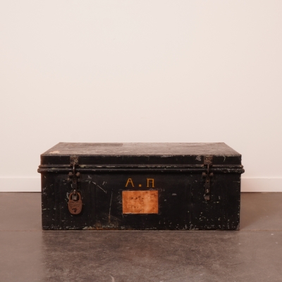 Coffre en métal vintage